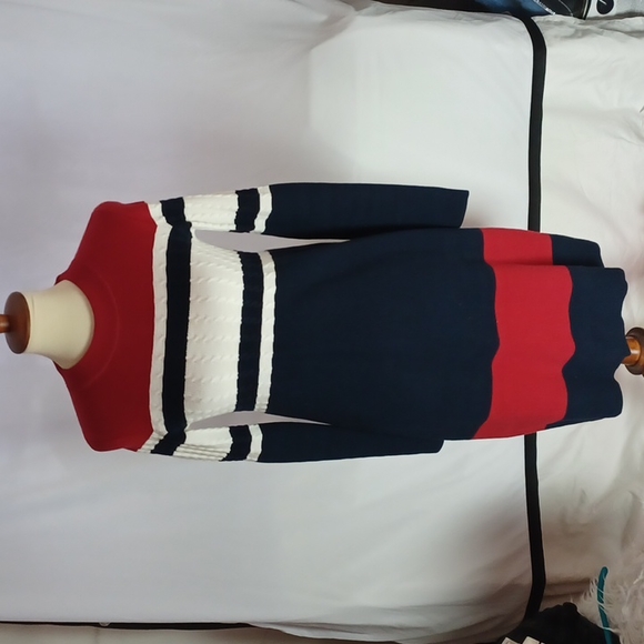 Dresses & Skirts - ❤ LIKE NEW Tommy Hilfiger sweater dress in a size small 💙